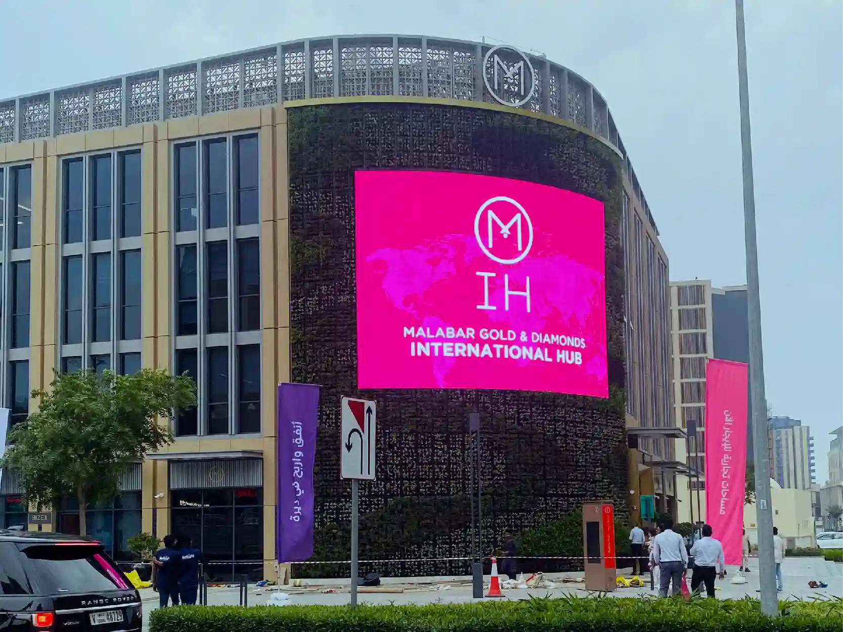 Outdoor P6 Curved LED Screen - Dubai, UAE